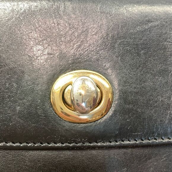 Hobo Women's Solid Twist Lock Closure Leather Wallet Clutch Black - Picture 7 of 11